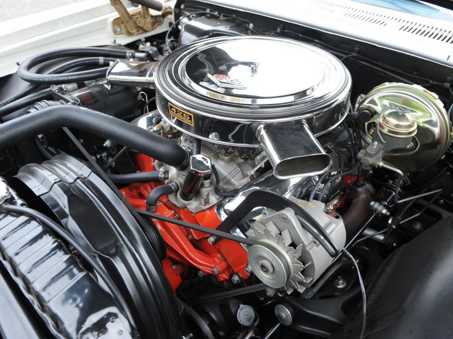 Моторный отсек Chevrolet Impala SS Sport Coupe (13/14-47) 1964 года  (фото 20 из 20)